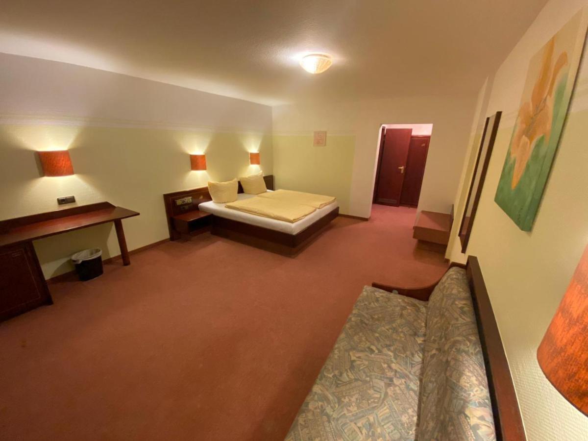 Hotel Goldener Loewe Zeulenroda-Triebes Екстериор снимка