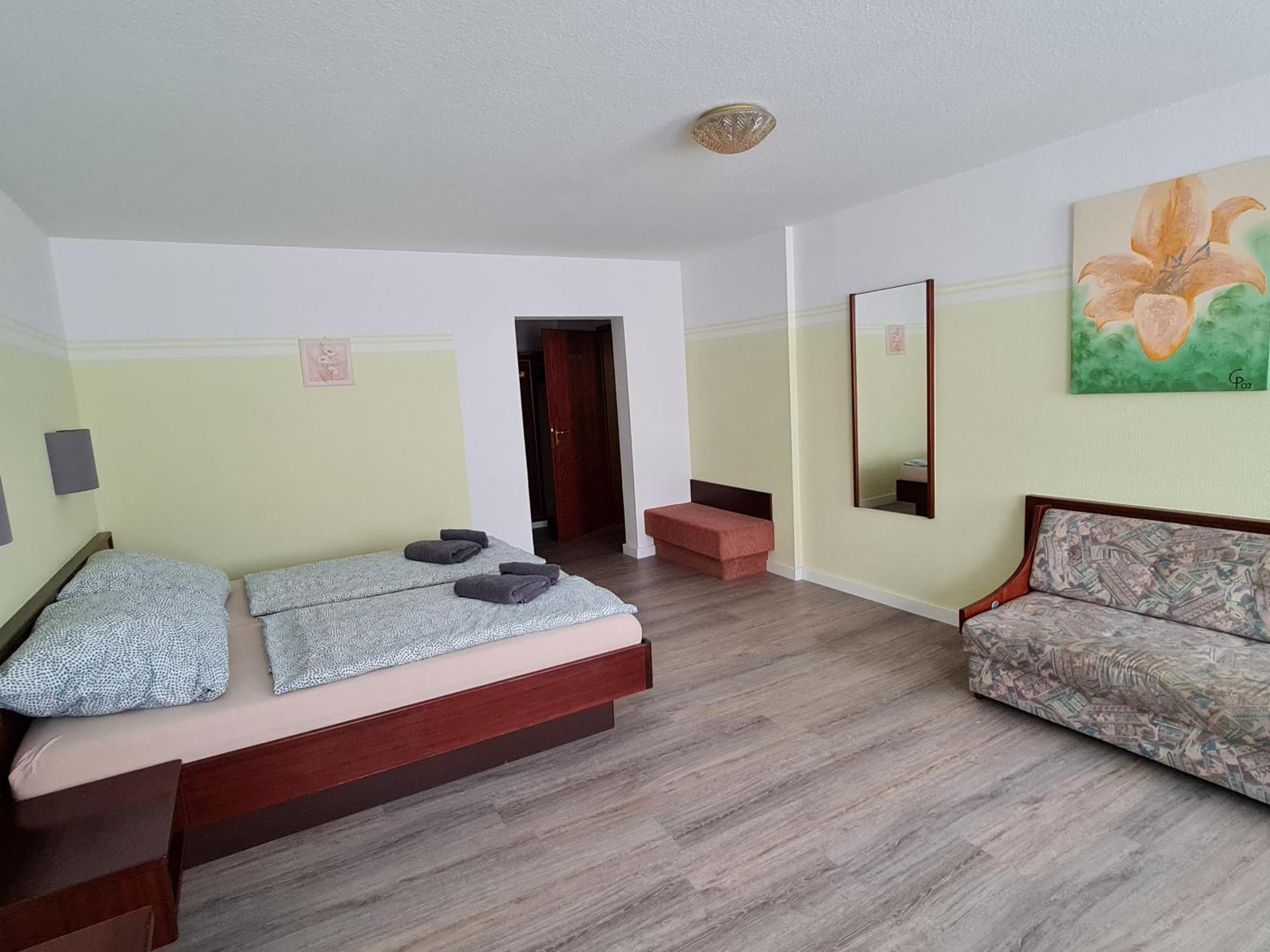 Hotel Goldener Loewe Zeulenroda-Triebes Екстериор снимка